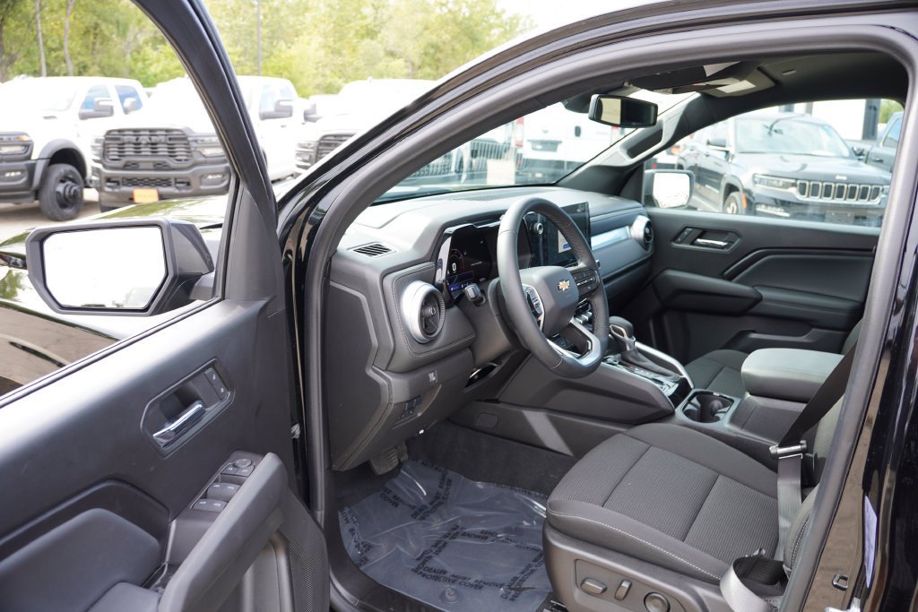 2024 Chevrolet Colorado LT - Photo 14