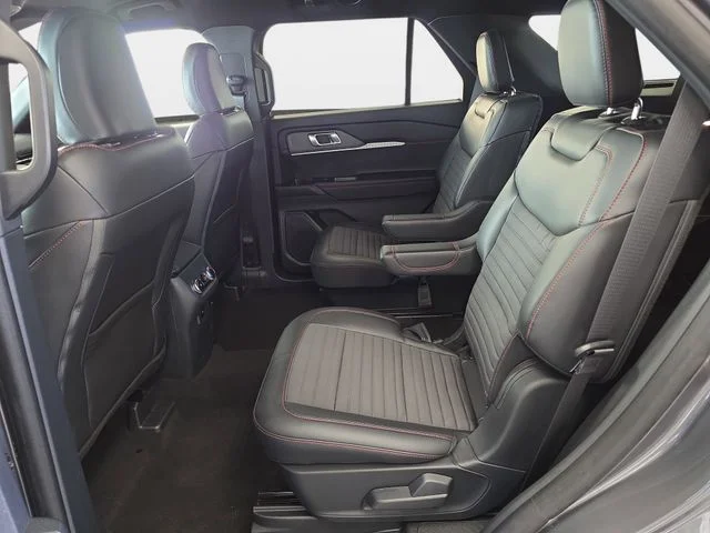 Used 2025 Gray Ford ST-Line image 13