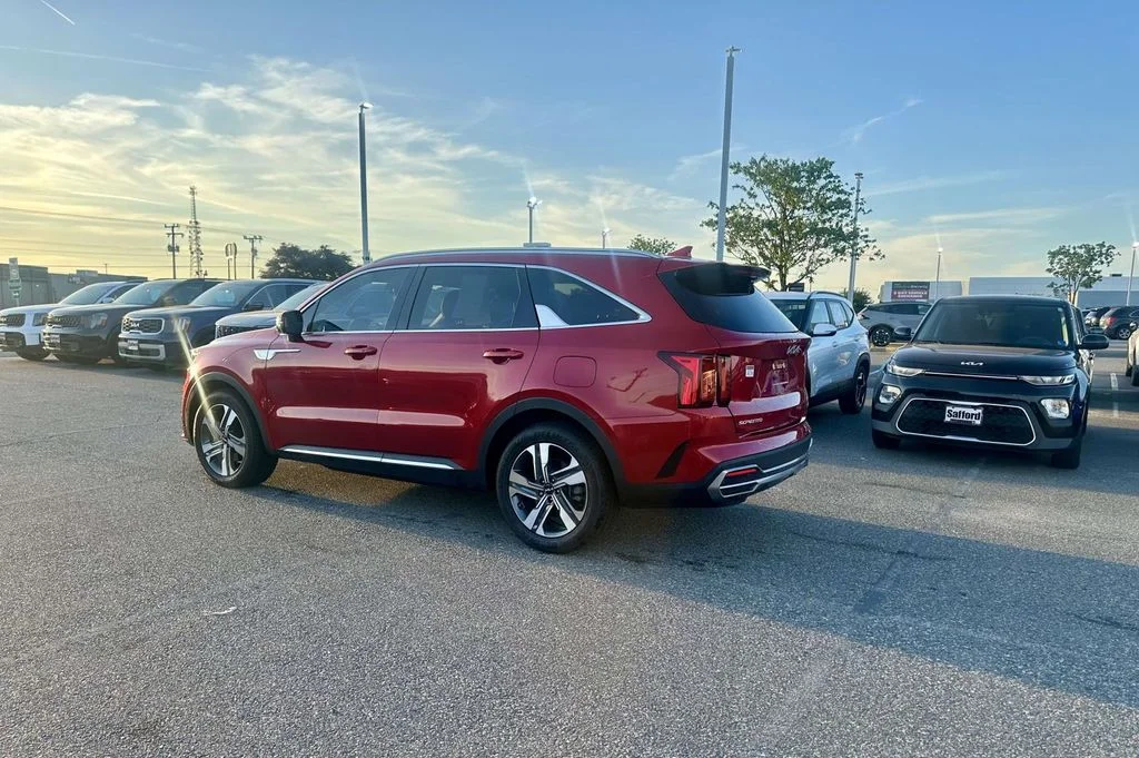 Used 2023 Red Kia EX image 4