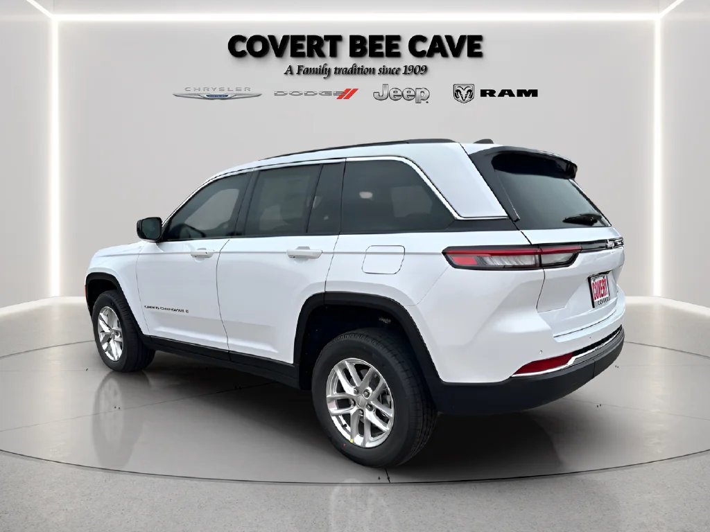 New 2026 Bright White Clear-Coat Exterior Paint Jeep Laredo image 8