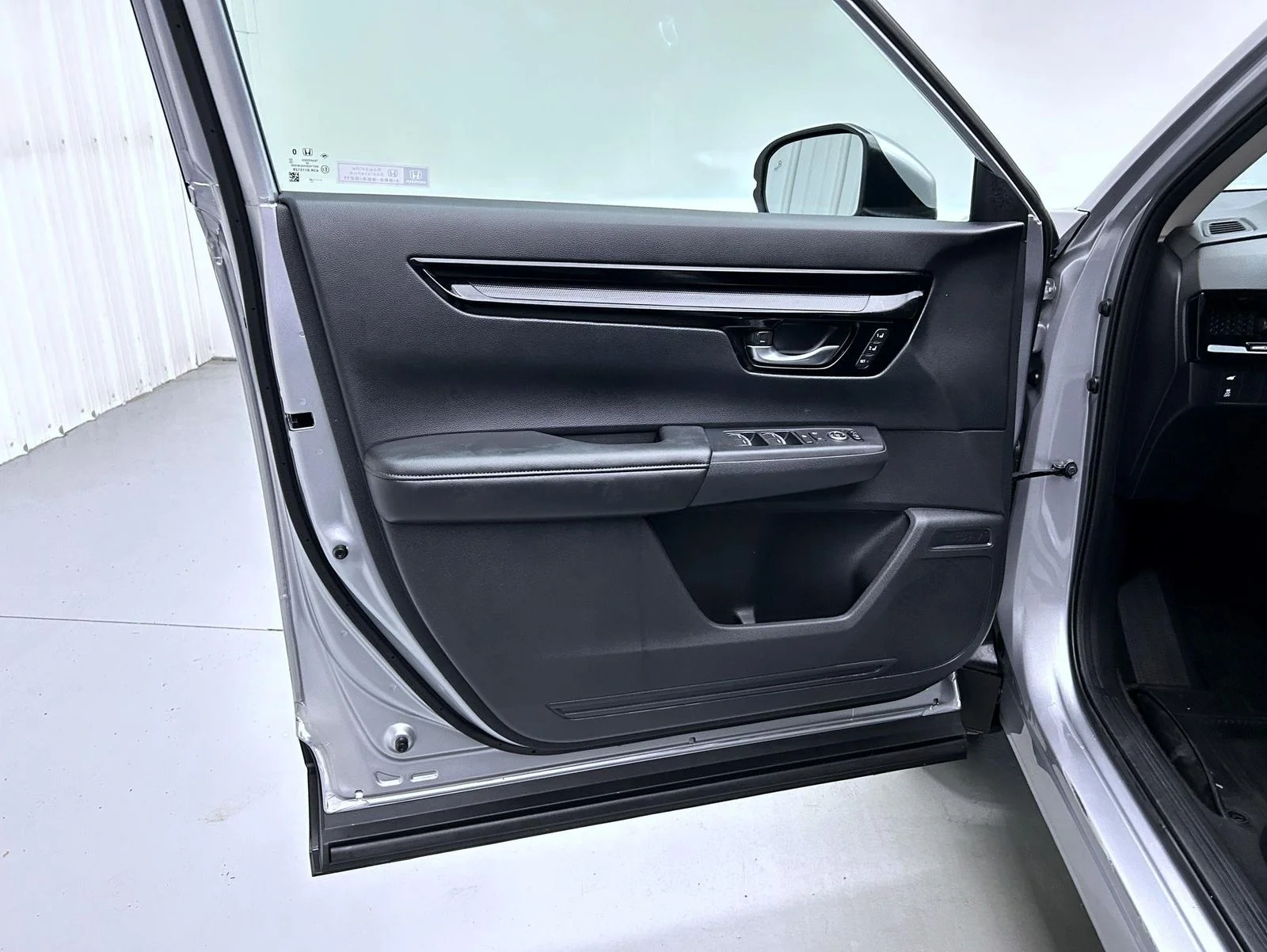 Used 2024 Silver Honda EX-L image 9