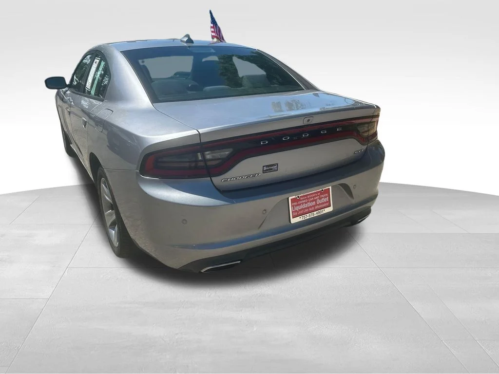 Used 2018 Silver Dodge V6 image 23