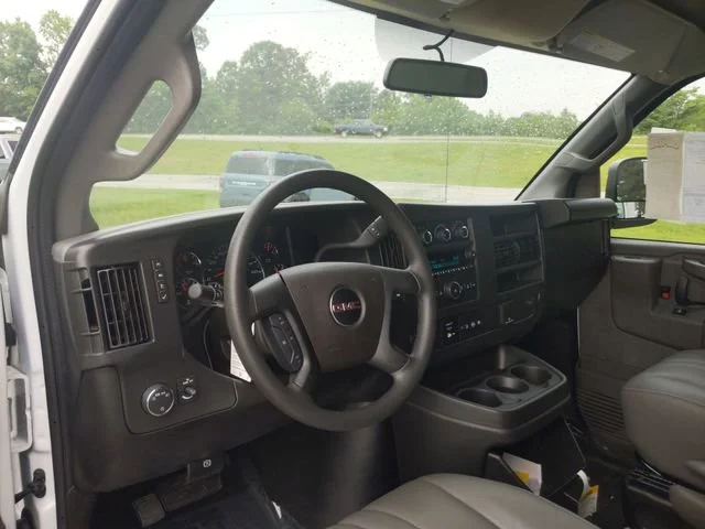 New 2025 Summit White GMC 1WT image 33