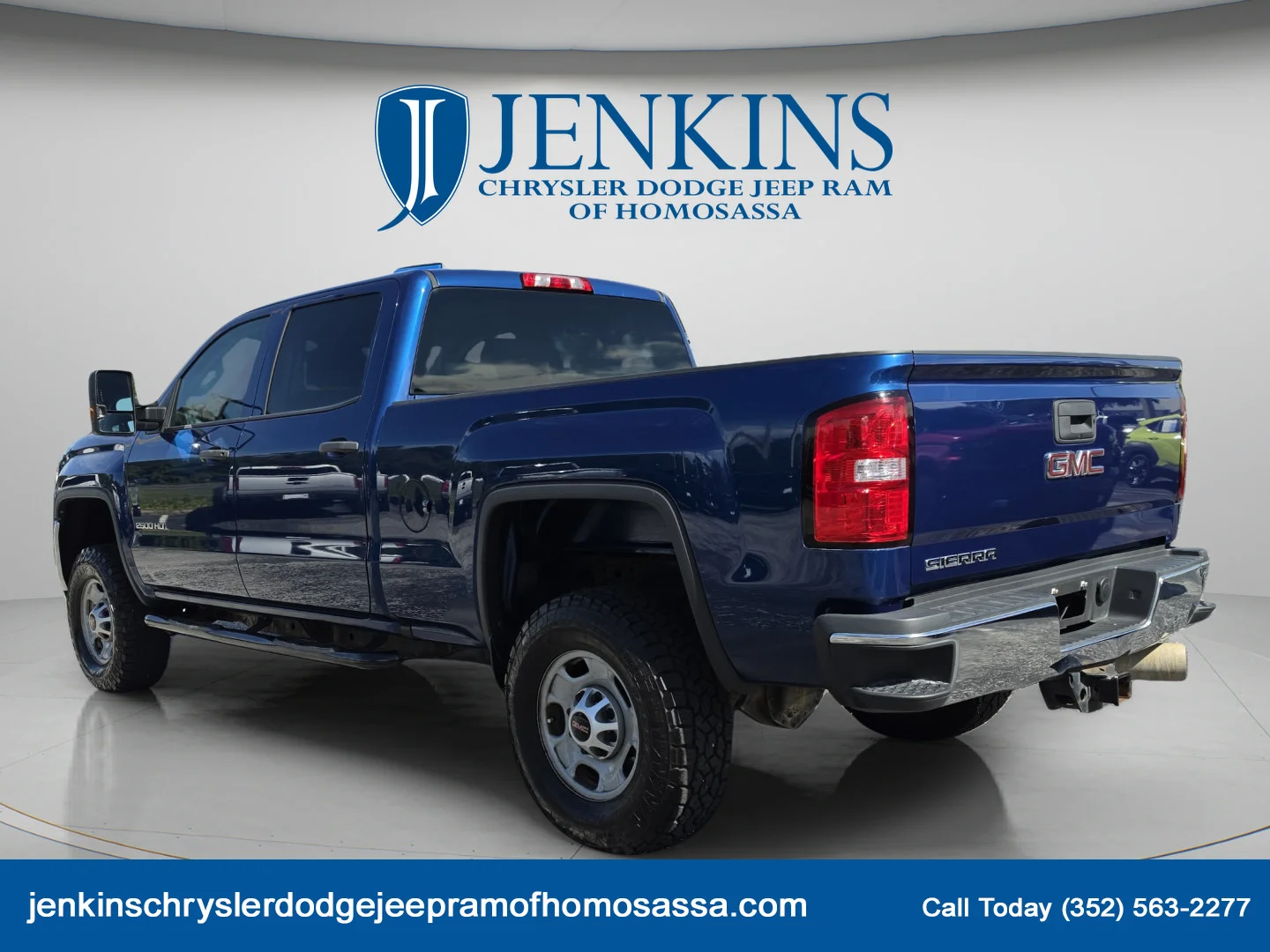 Used 2018 Stone Blue Metallic GMC Base image 7