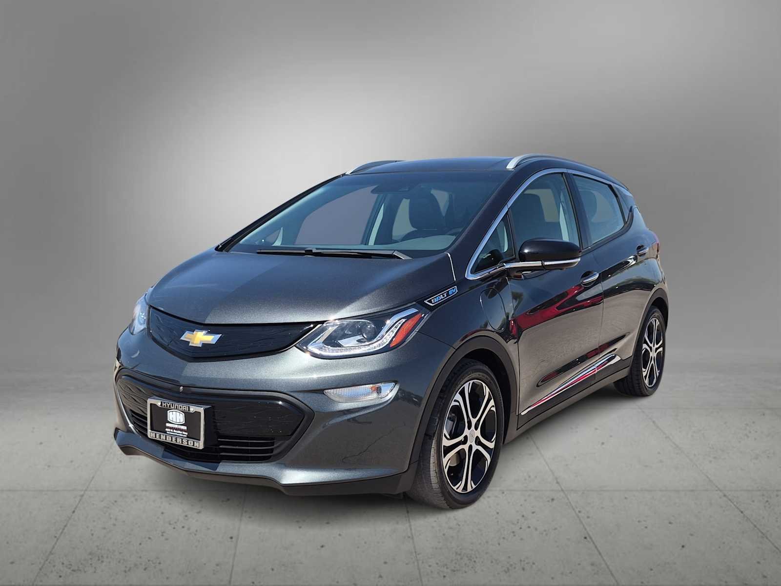 Used 2020 Nightfall Gray Metallic Chevrolet Premier image 4