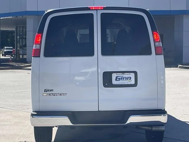 Used 2025 Summit White Chevrolet 1LT image 3
