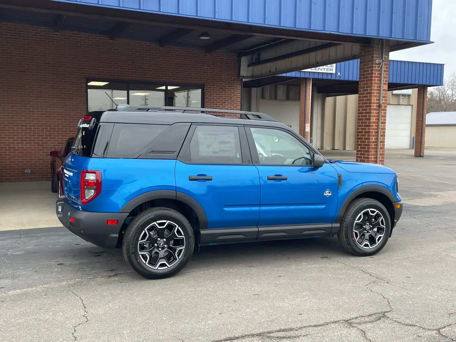 New 2026 Velocity Blue Metallic Ford Outer Banks® image 5