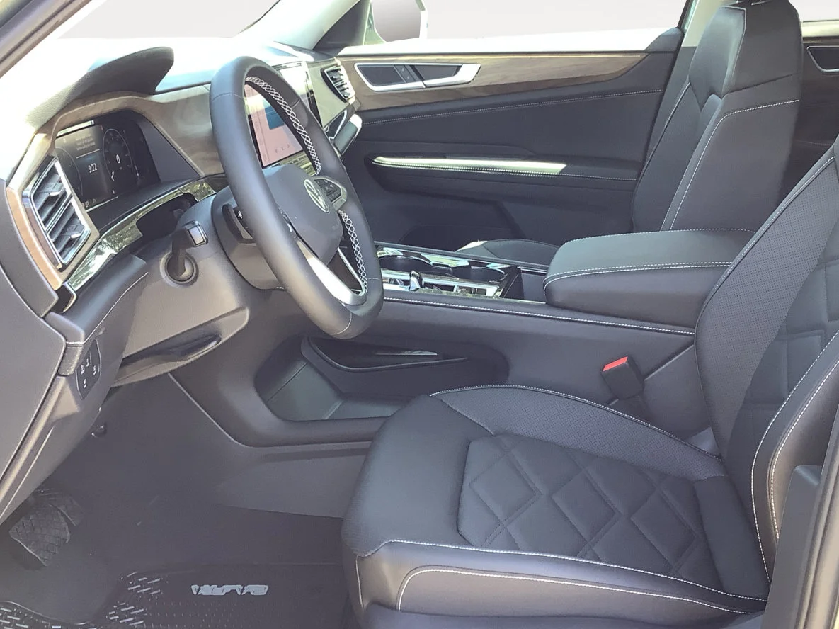 New 2026 DEEP BLACK Volkswagen 2.0T SE w/Technology image 23