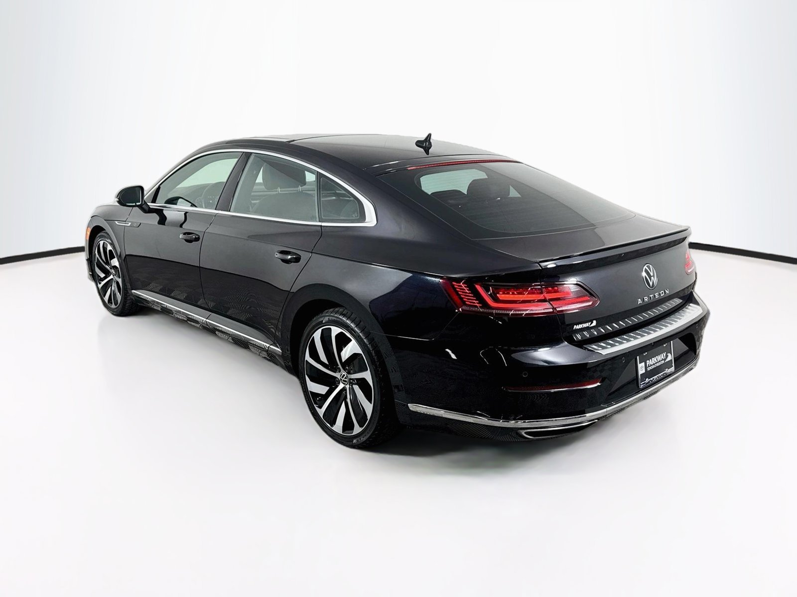 Used 2021 Black Volkswagen 2.0T SEL R-Line image 5