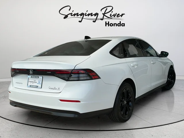 Certified Used 2025 Platinum White Pearl Honda SE image 7