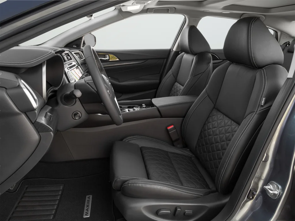 Used 2022 Gray Nissan Platinum image 14