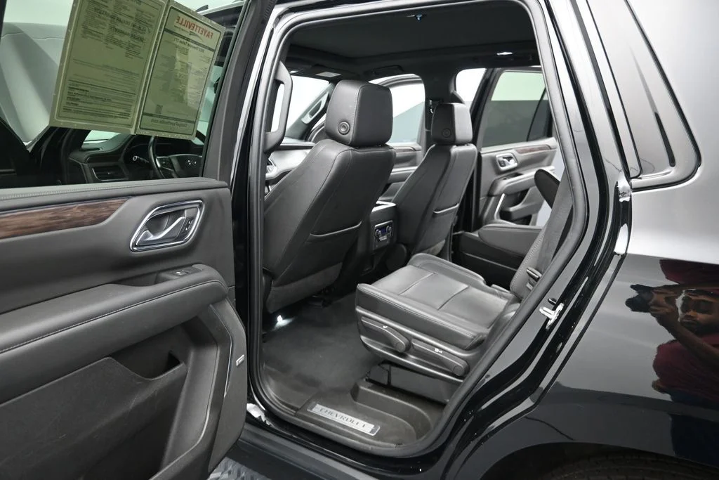 Used 2022 Black Chevrolet Z71 image 16