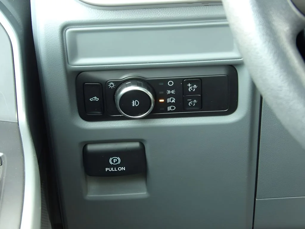 Used 2023 Oxford White Ford XLT image 21