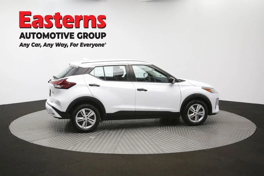 Used 2022 White Nissan S image 42