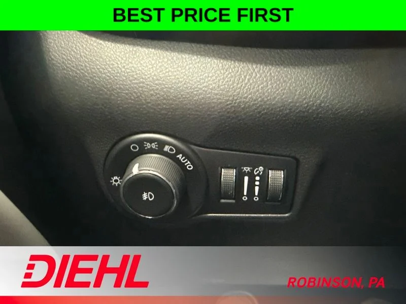 New 2026 Diamond Black Crystal Pearl-Coat Exterior Paint Jeep Limited image 23