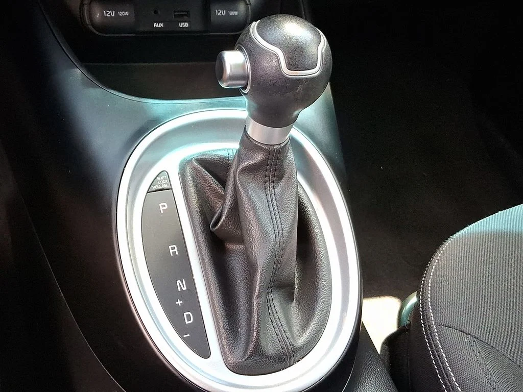 Used 2014 Green Kia Base image 14