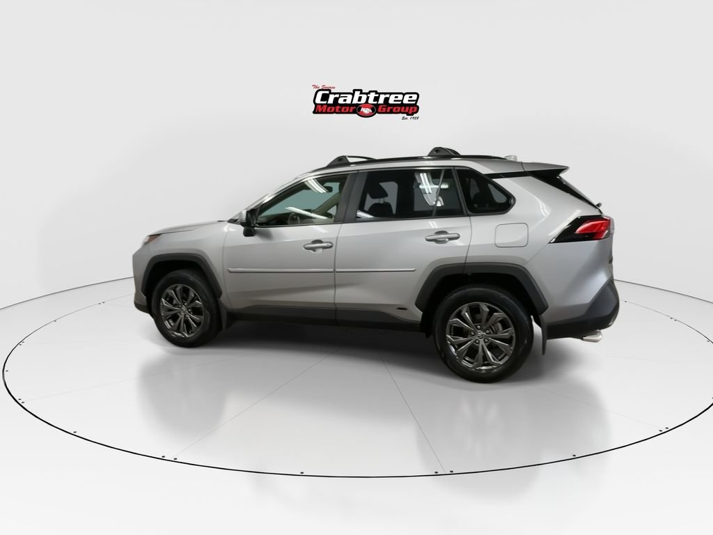 Used 2025 Silver Toyota XLE Premium image 5