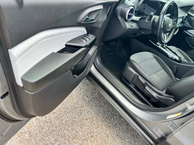 Used 2025 Gray Chevrolet LT image 18