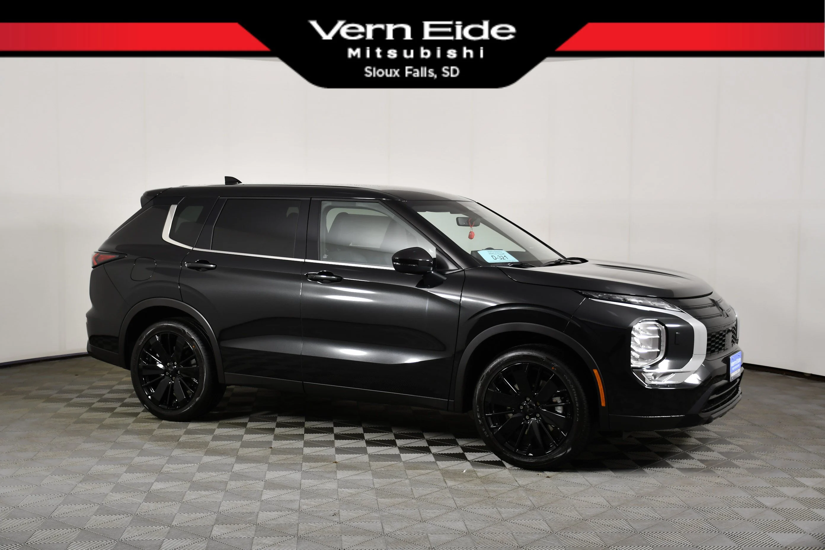 New 2026 Black Diamond Mitsubishi LE image 1