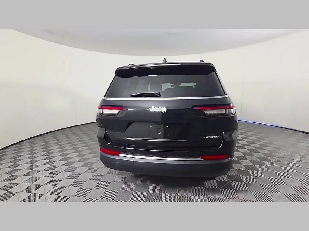 New 2026 Diamond Black Crystal Pearl-Coat Exterior Paint Jeep Limited image 28