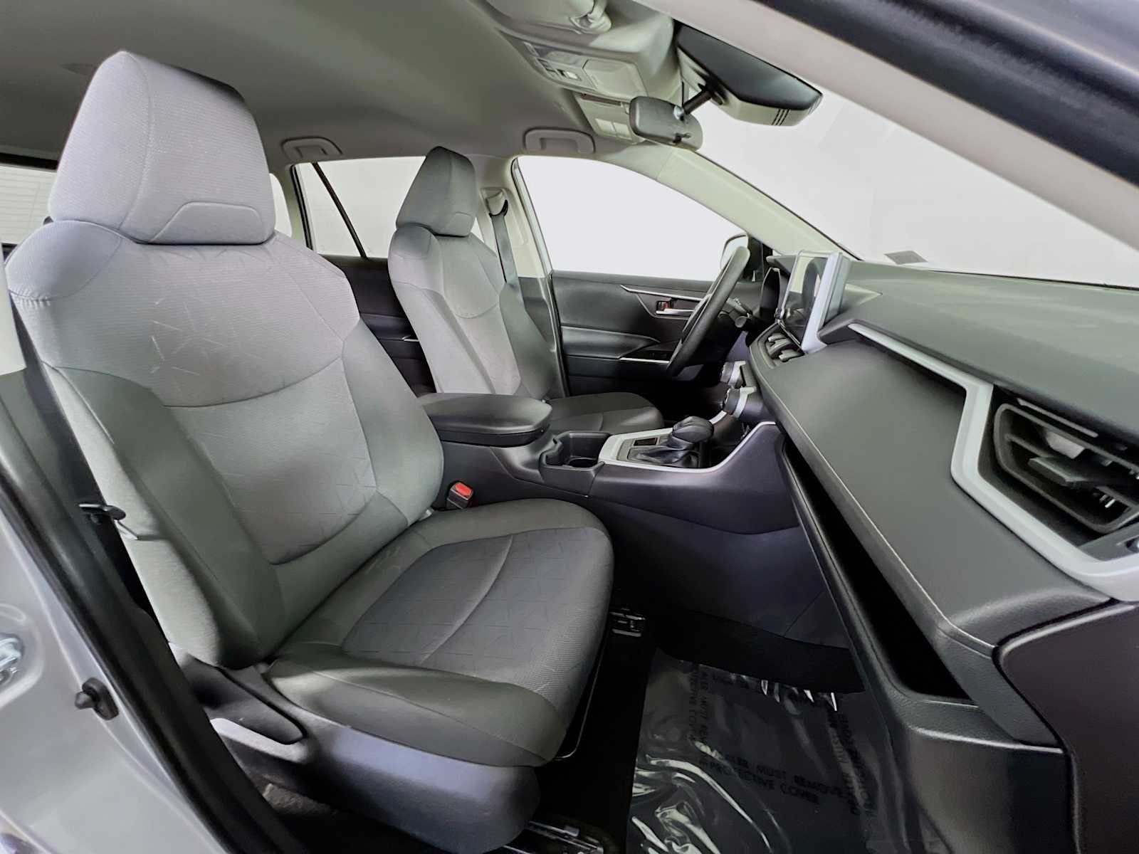 Used 2025 Silver Sky Metallic Toyota XLE image 27