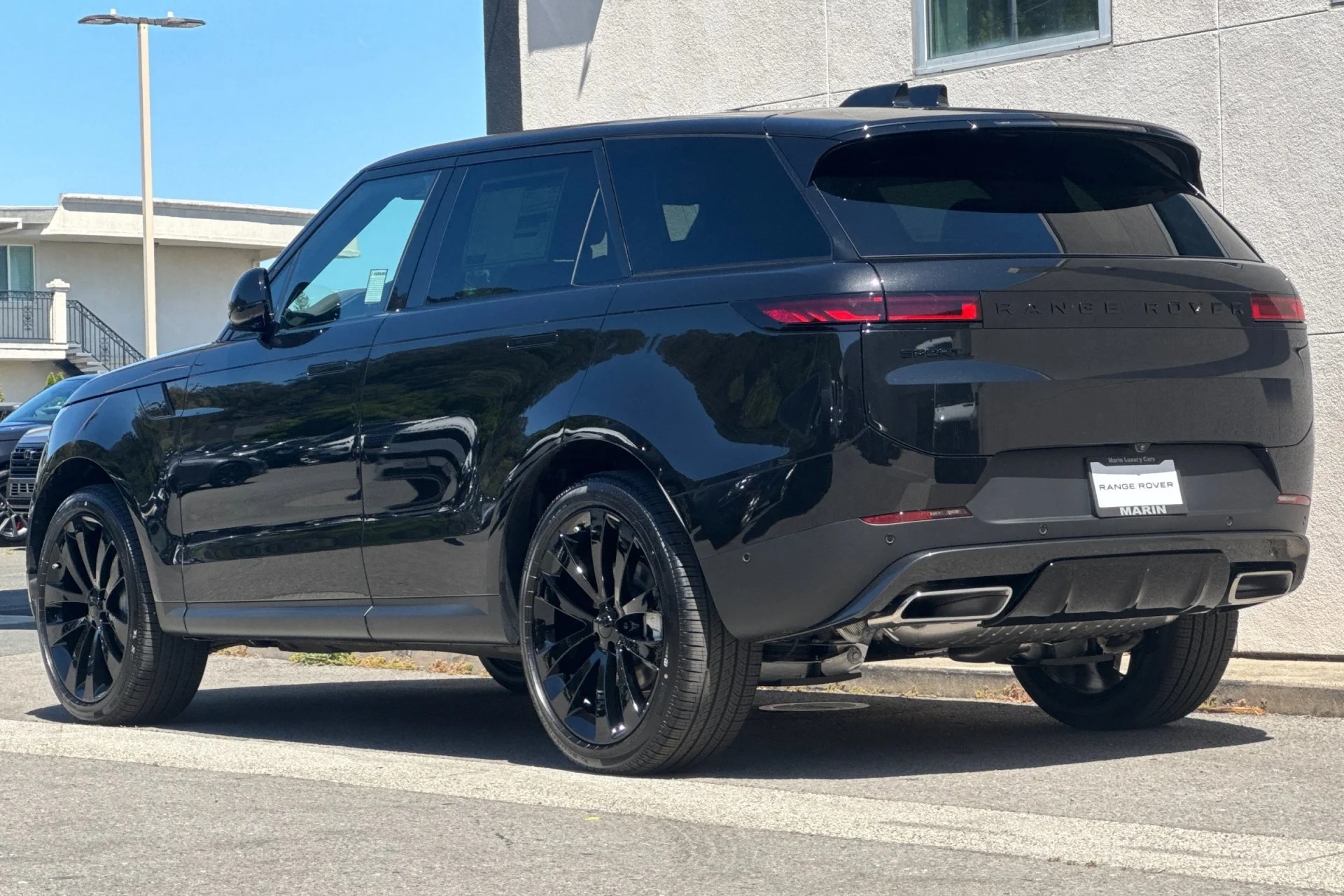 New 2026 SANTORINI BLACK Land Rover SE image 6