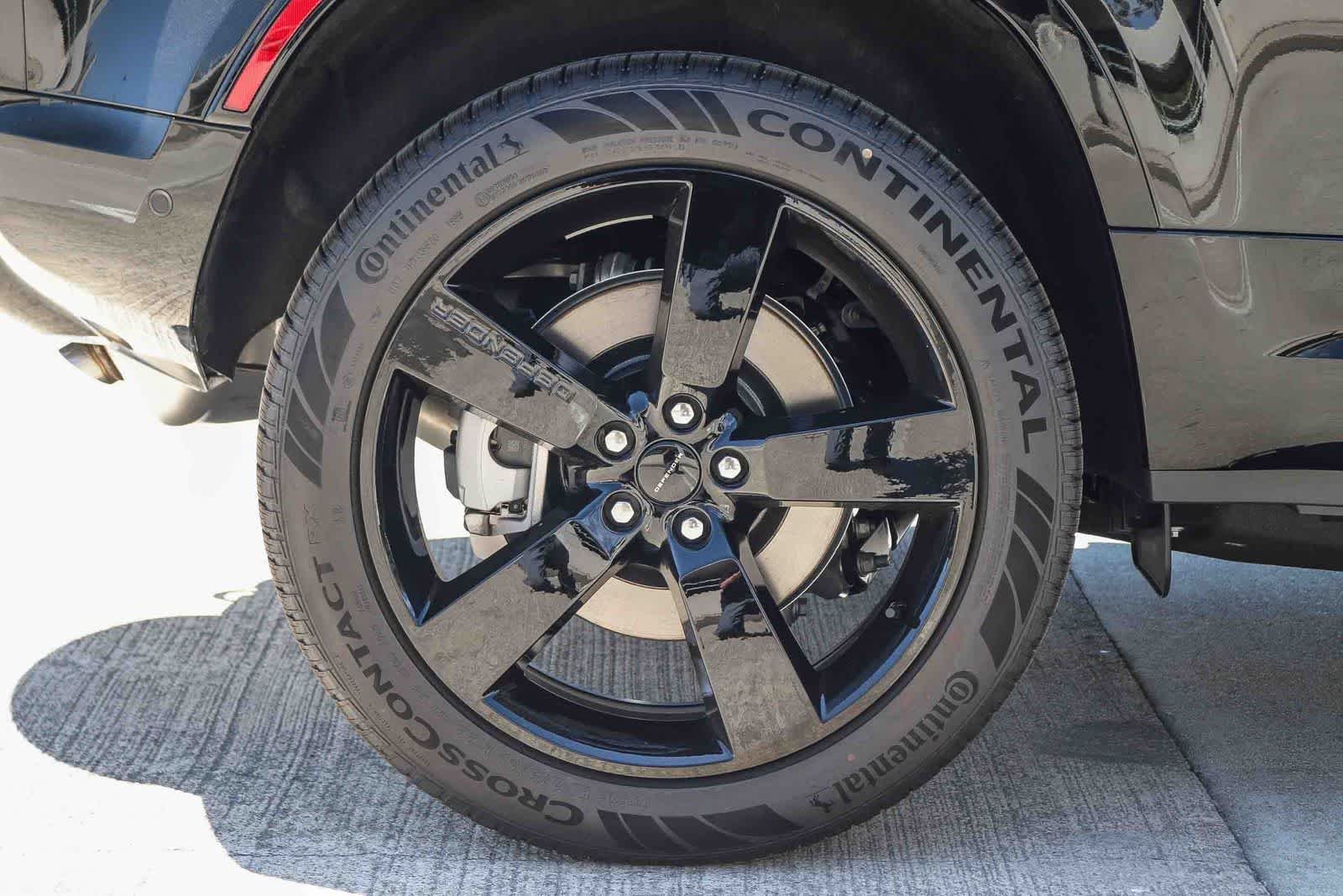 New 2026 Santorini Black Land Rover X-Dynamic SE image 7