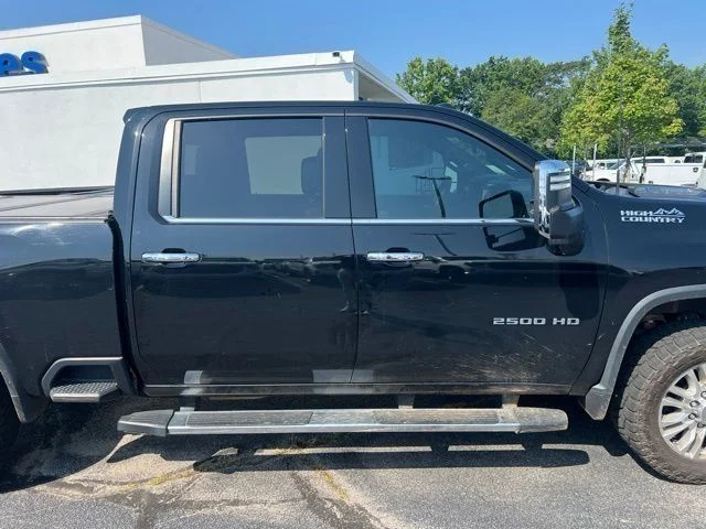 Used 2021 Black Chevrolet High Country image 3