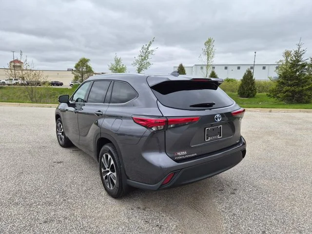 Used 2022 Gray Toyota XLE image 7