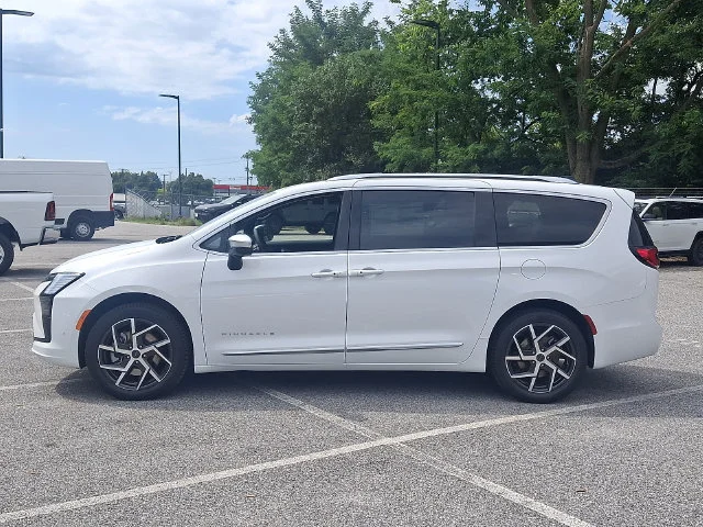 New 2027 White Chrysler Pinnacle image 5