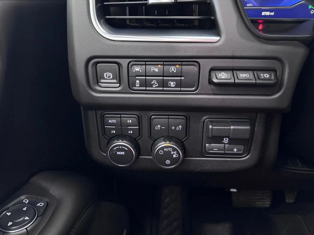 Used 2024 Summit White Chevrolet High Country image 29
