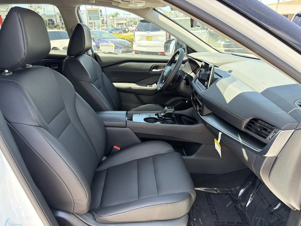 New 2026 Everest White Pearl Tricoat Nissan Dark Armor image 29