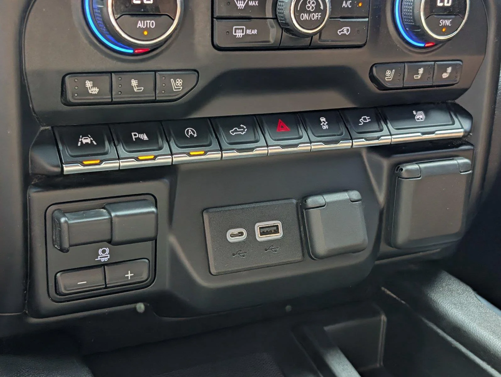 Used 2020 IRIDESCENT PEARL TRICOAT Chevrolet High Country image 22