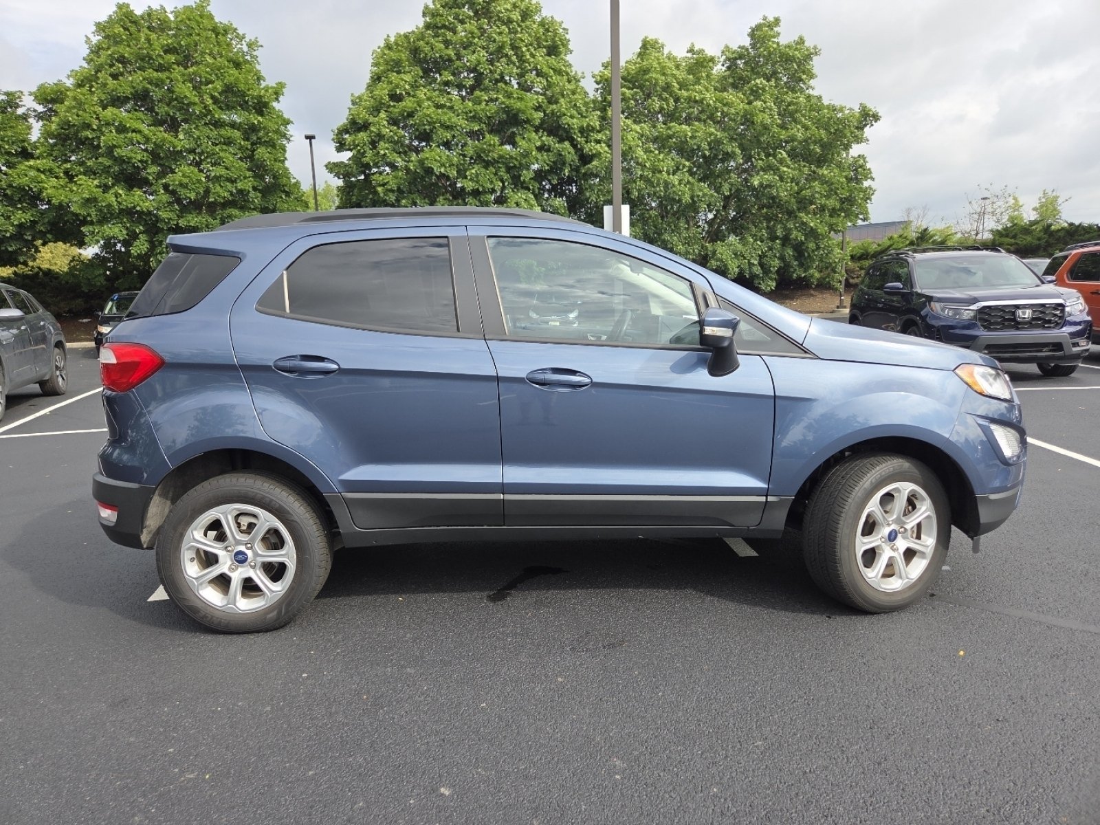 Used 2022 Blue Metallic Ford SE image 20