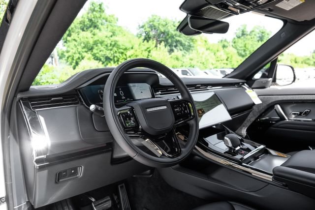 New 2026  Land Rover Dynamic SE image 3