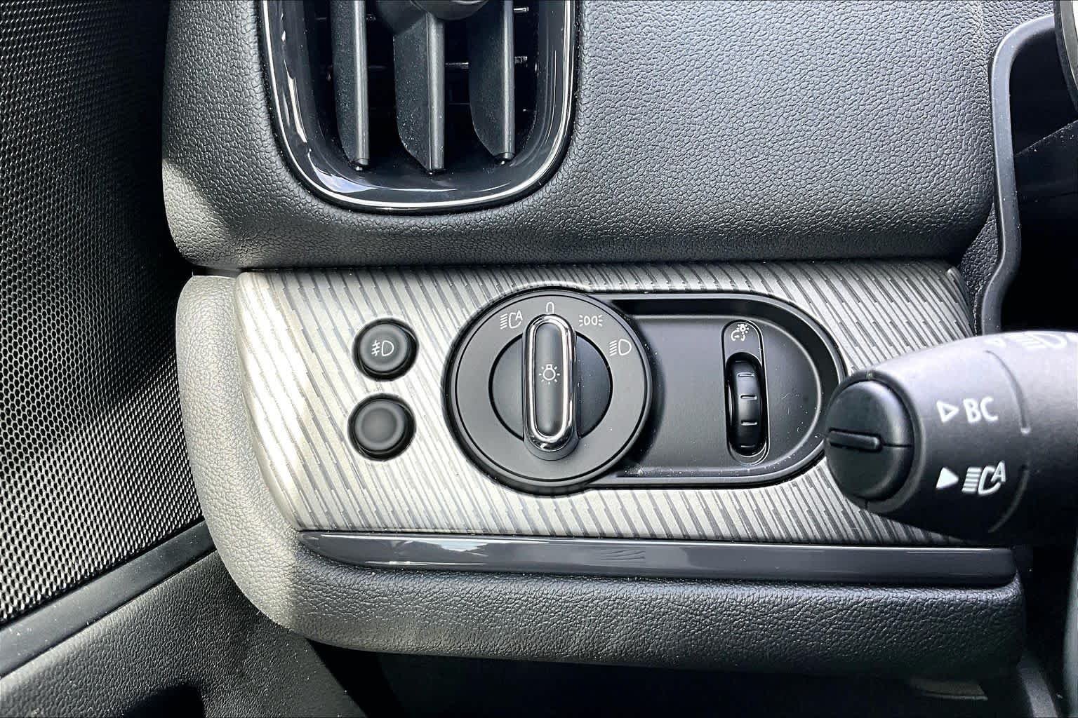Used 2024 Melting Silver III Metallic MINI Cooper S image 34