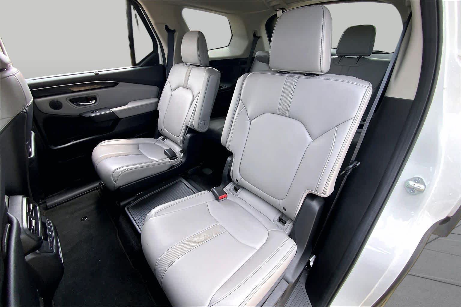 Certified Used 2023 Platinum White Pearl Honda EX-L 7 Passenger image 20