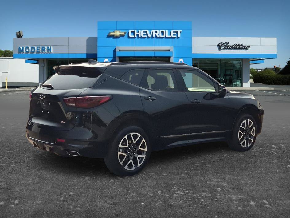 Used 2025 Black Chevrolet RS image 5