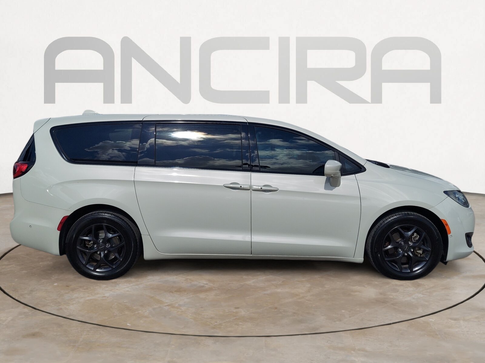 Used 2020 Luxury White Pearlcoat Chrysler Touring image 11