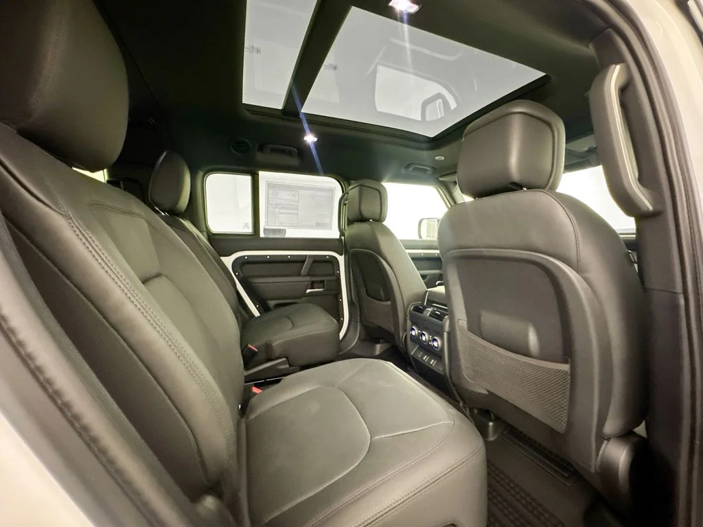 New 2026 Fuji White Land Rover X-Dynamic SE image 27