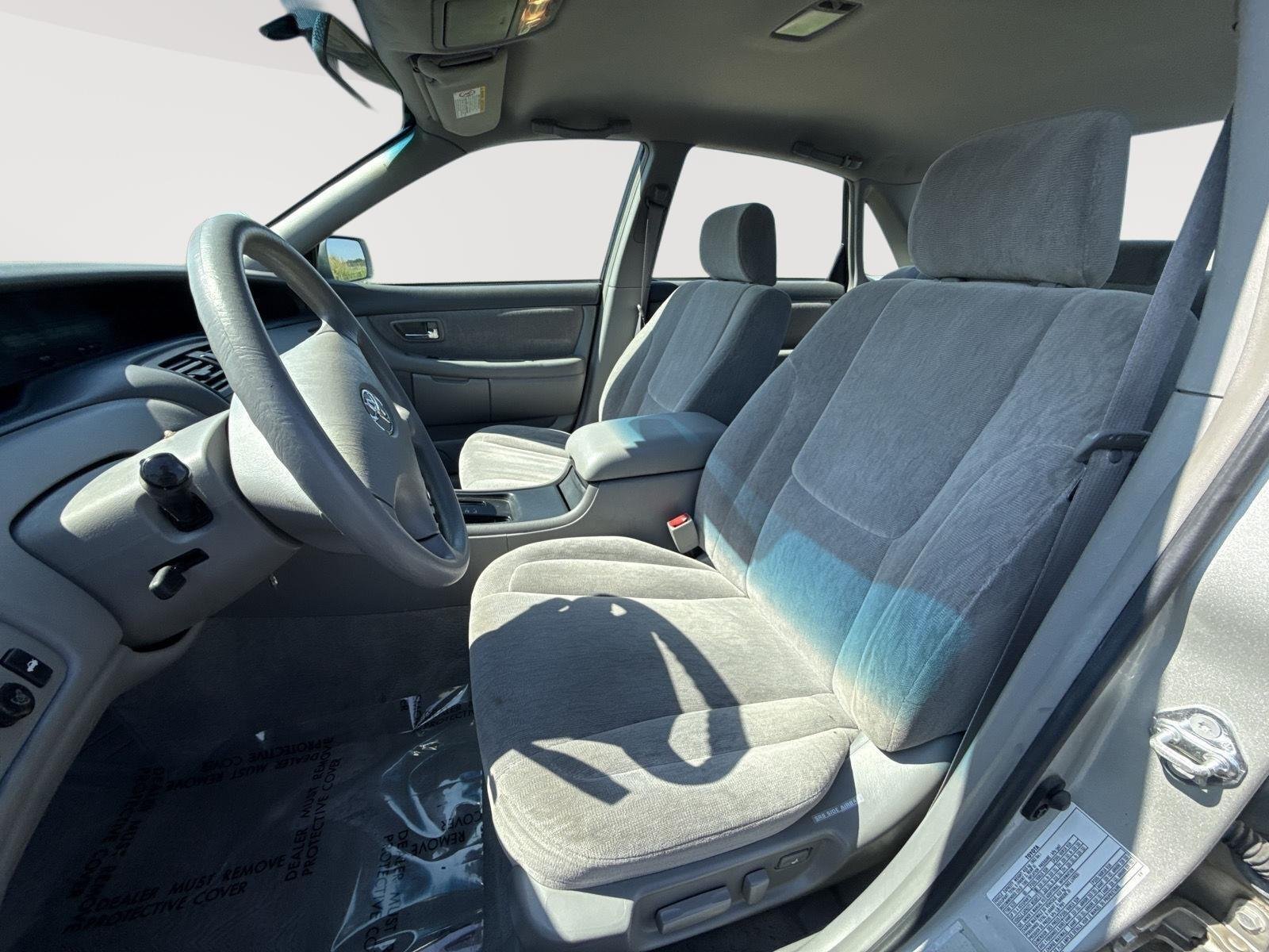 Used 2002 Lunar Mist Metallic Toyota XL image 10