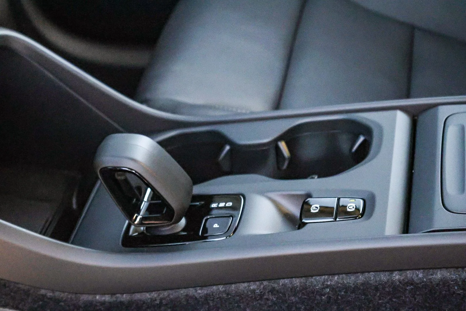 2026 Volvo XC40 Core - Photo 32