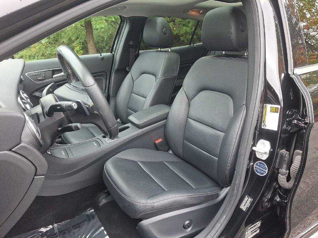 Used 2015  Mercedes-Benz GLA 250 image 13