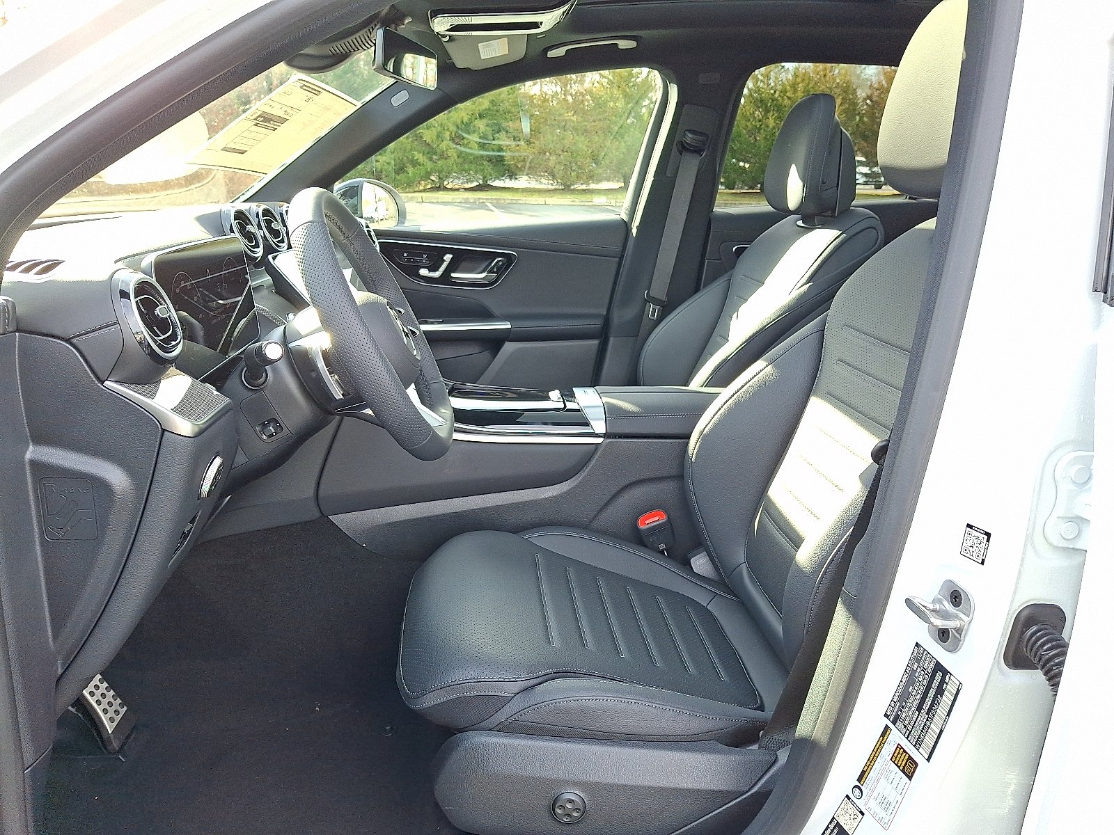 New 2026 MANUFAKTUR Moonlight White Metallic Mercedes-Benz GLC 300 image 8