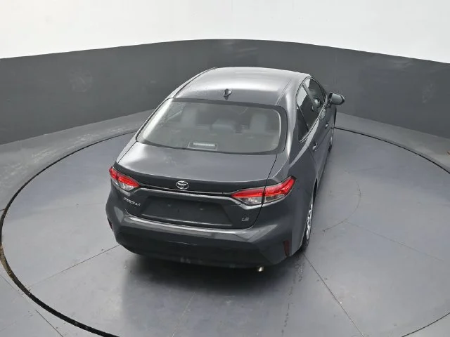 Used 2025  Toyota LE image 28