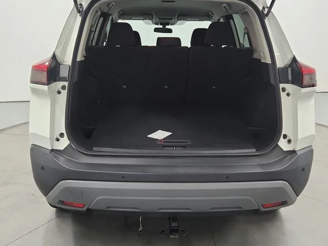 Used 2023 White Nissan S image 37