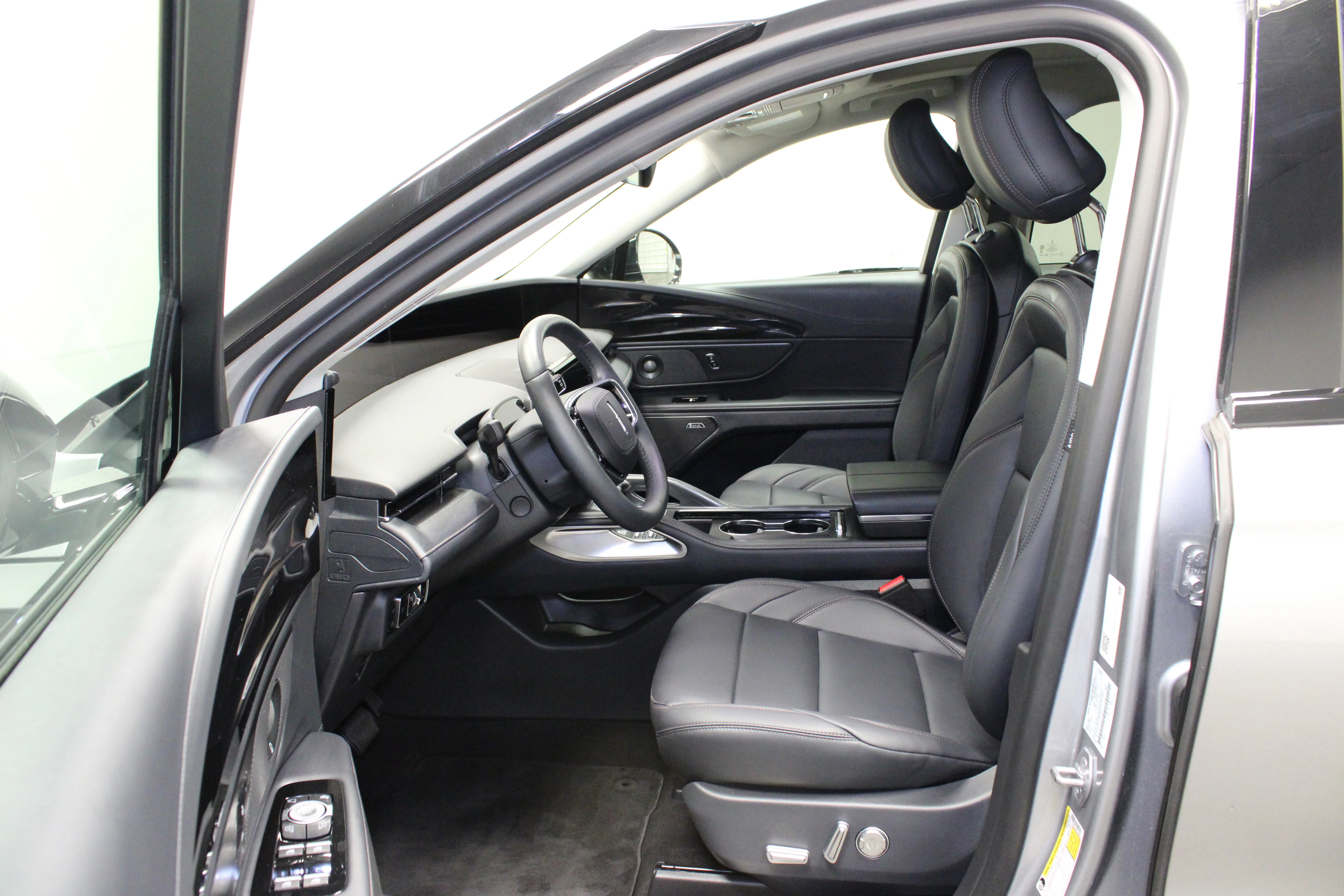 Used 2026 Radiance Metallic Lincoln Premiere image 18