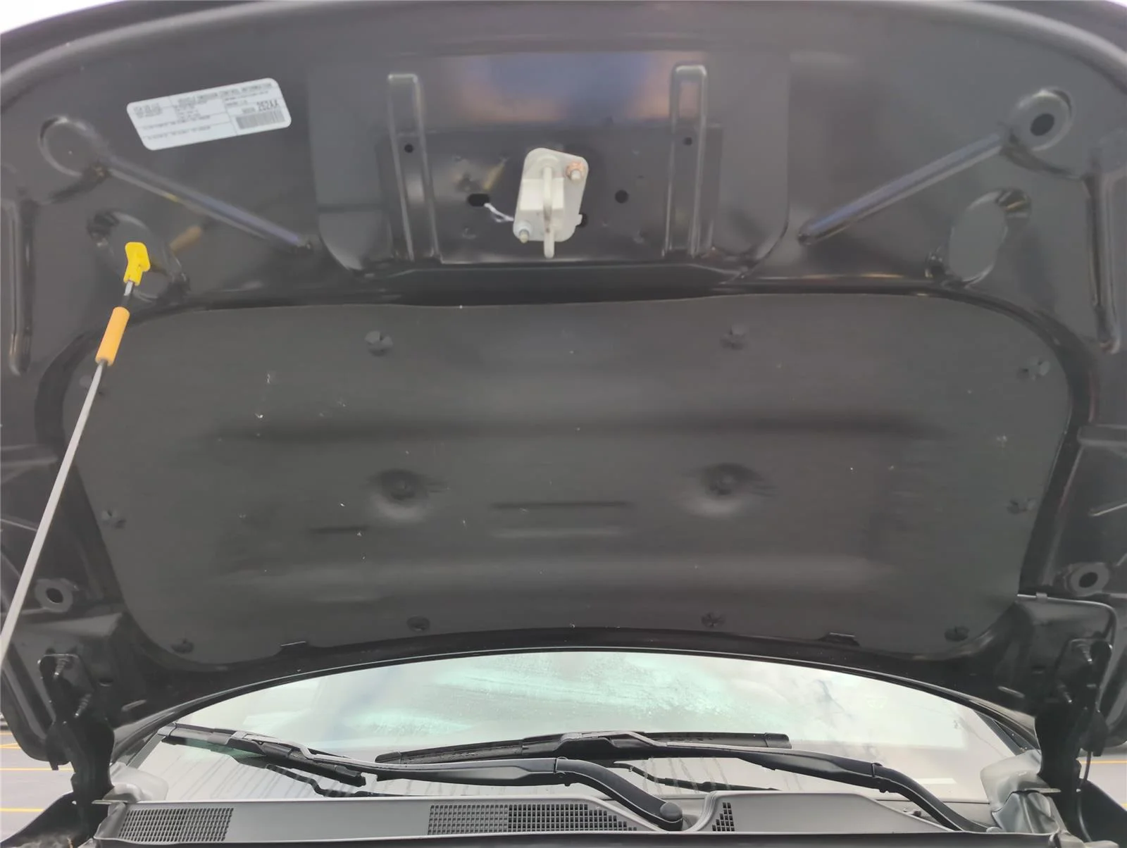 Used 2024 Diamond Black Crystal Pearlcoat Jeep Latitude image 10