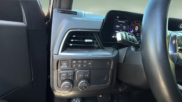 Used 2025 Gray Chevrolet Z71 image 21