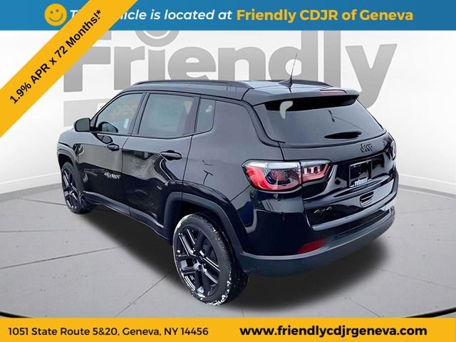 New 2026 Diamond Black Crystal Pearl-Coat Exterior Paint Jeep Limited image 7